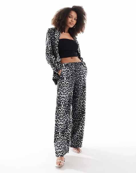 Vila wide leg trouser co-ord in black leopard print - view 1