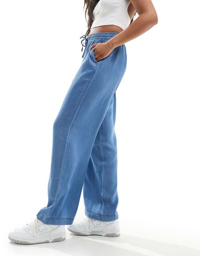 Vila - wide leg trousers with tie waist in blue chambray