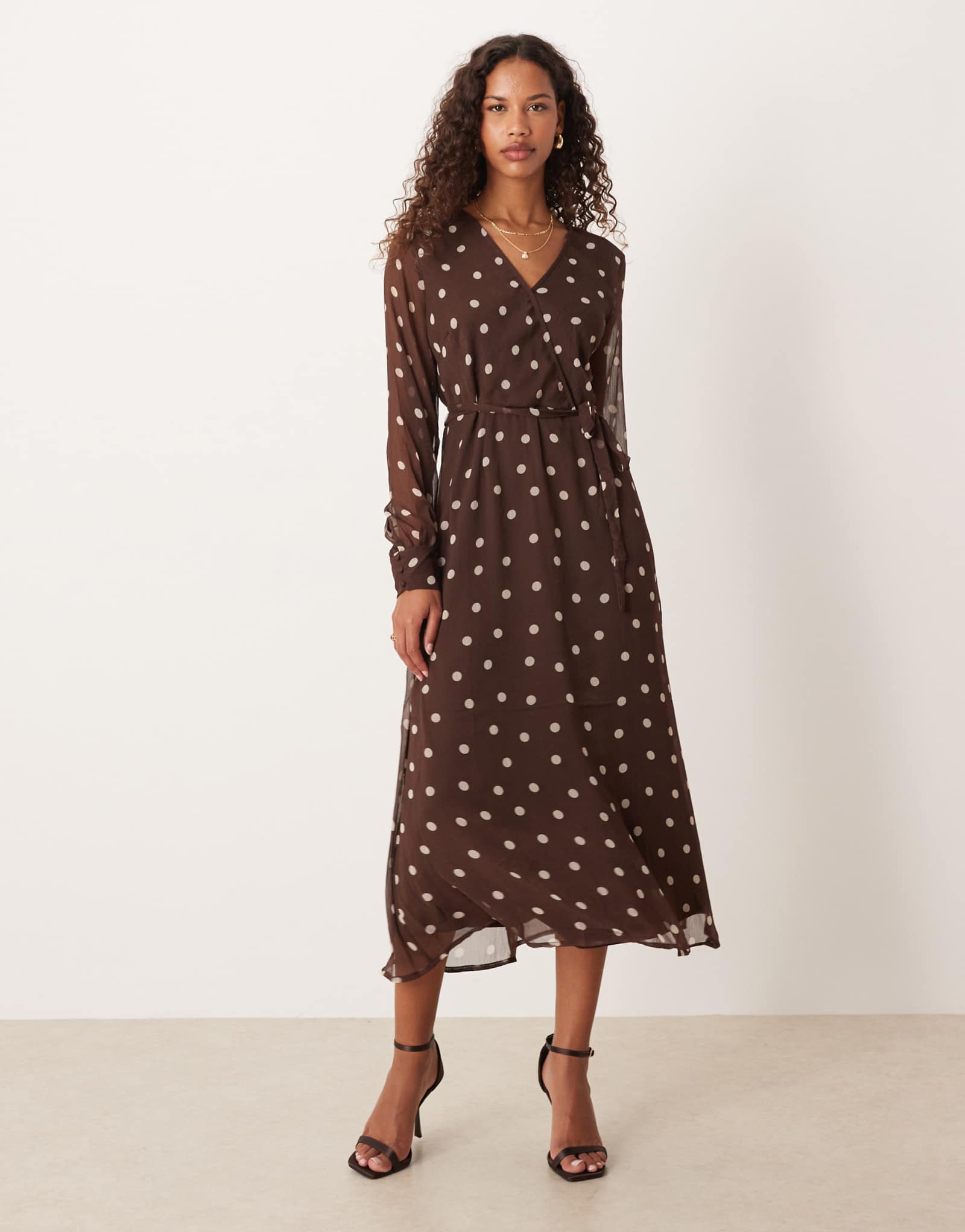Платье миди с запахом спереди от Vila в коричневый горошек