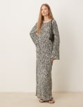 [Vila] VILA zebra print long sleeve maxi dress in black and white S Snow White Zebra