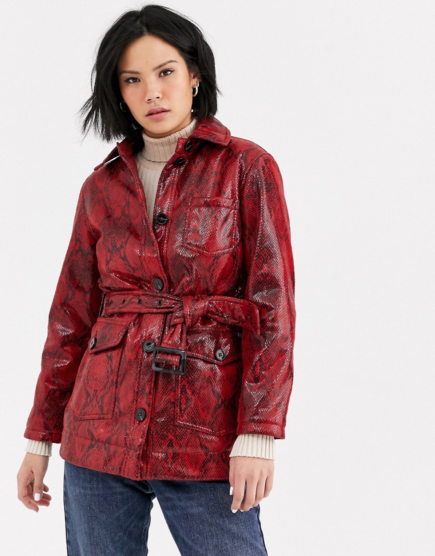 фото Виниловая куртка с поясом и змеиным принтом topshop-красный