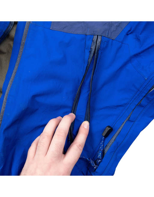 Vintage 1998 Arcteryx Beta AR Goretex jacket size s in blue, 4 of 4