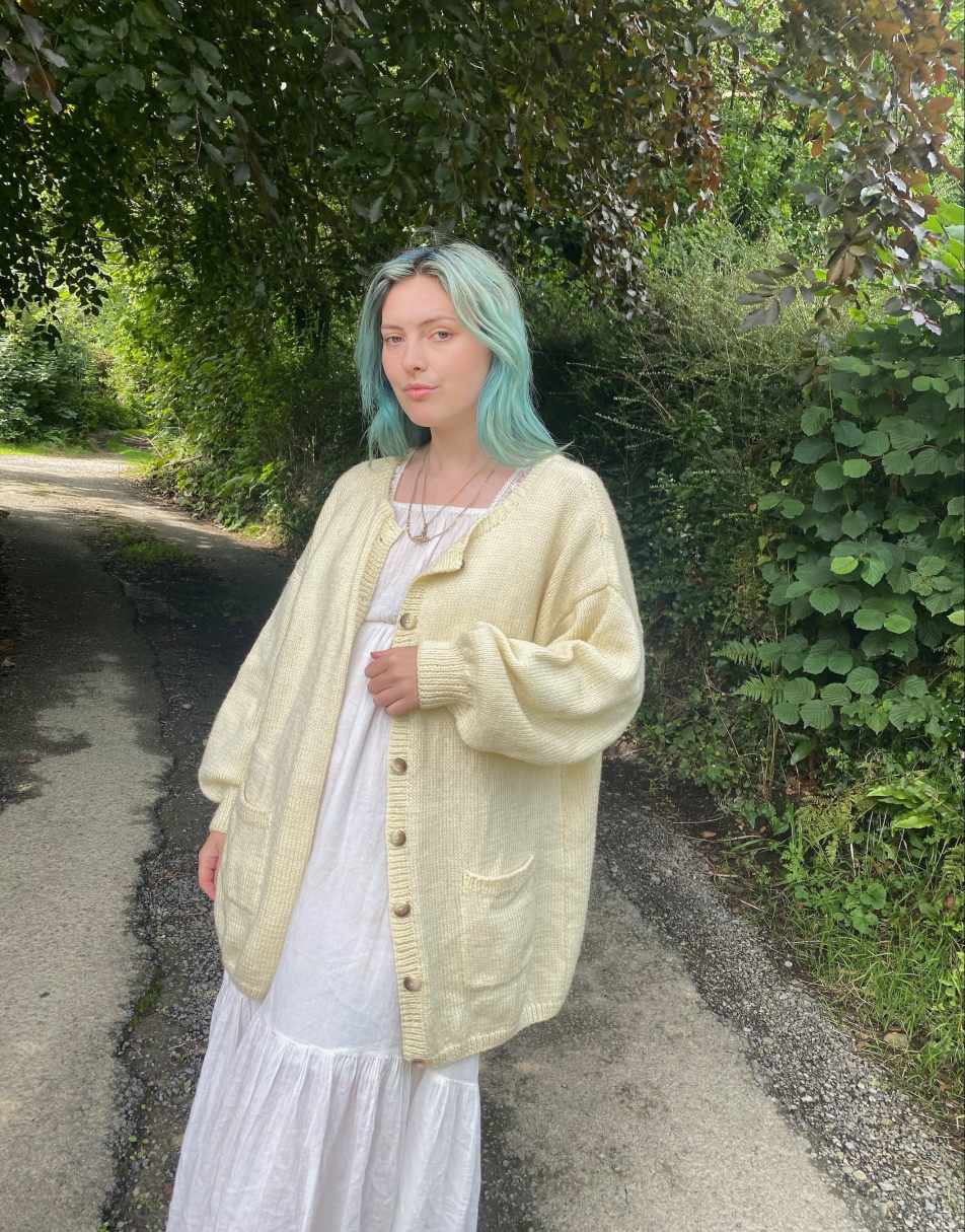 Vintage 70s Size XL Chunky Knitted Cardigan in White
