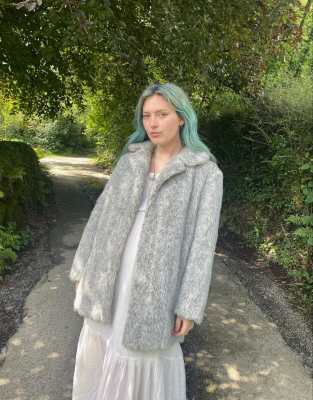 Vintage 90s Faux Fur Size L Coat in Grey