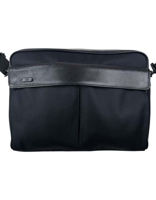 【ISSEY MIYAKE】レザー ボディバッグ・ウエストポーチ ヴィンテージ Vintage 90s Issey Miyake Crossbody Messenger Bag in Black | ASOS