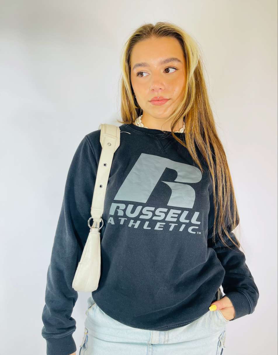 Vintage 90s Russell Athletic Size M Oversized Sweatshirt in Black