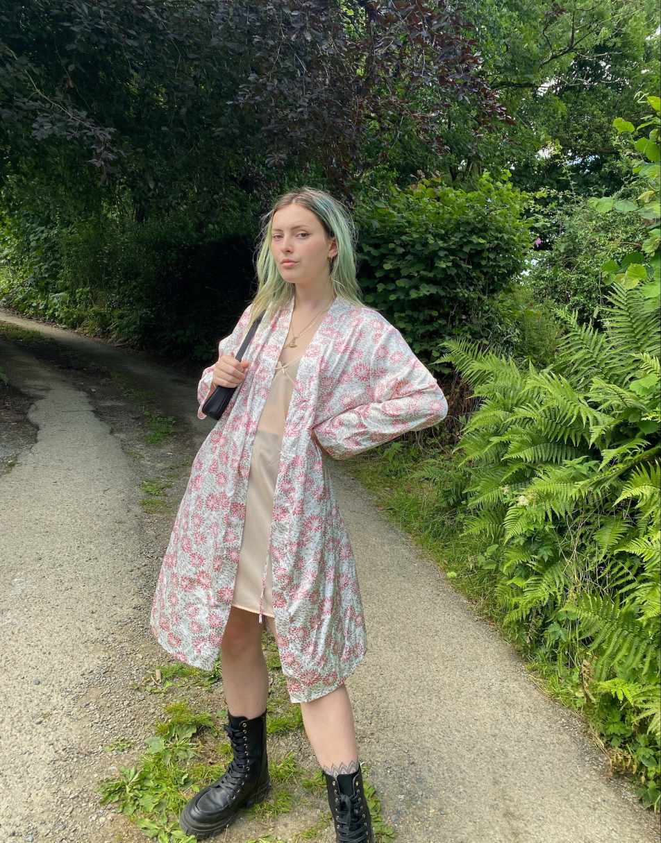 Vintage 90s Satin Floral One Size Kimono in Multi