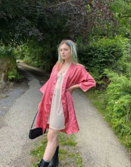 Vintage 90s Satin One Size Kimono in Pink