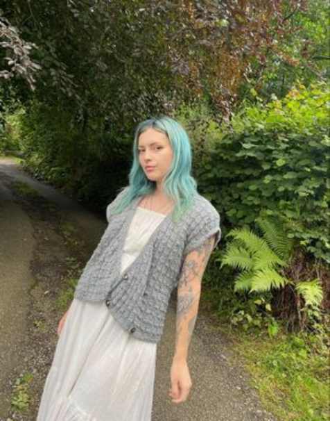 Vintage 90s Size L Chunky Knitted Sweater Vest in Grey - view 1