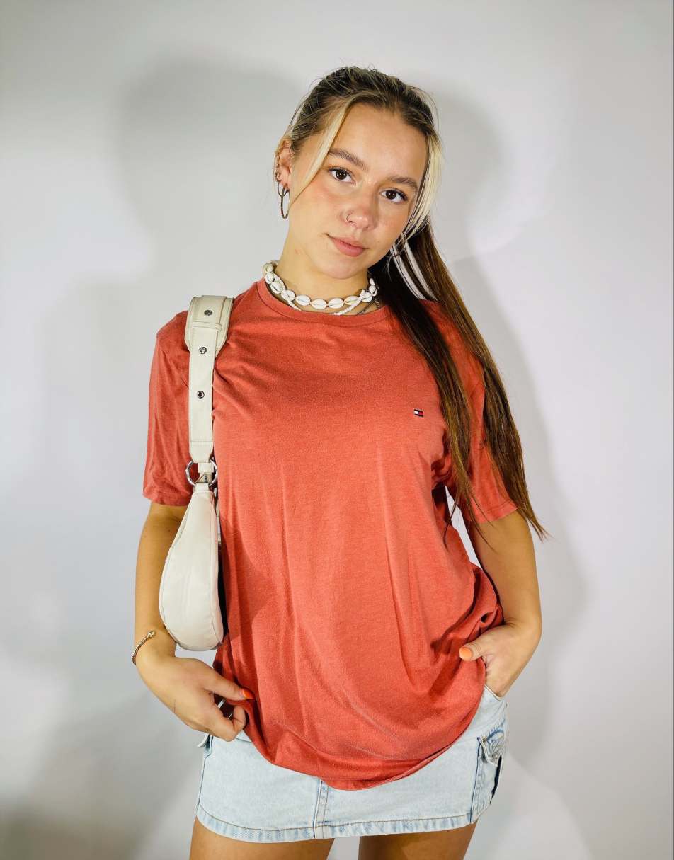 Vintage 90s Tommy Hilfiger Size L T-Shirt in Orange