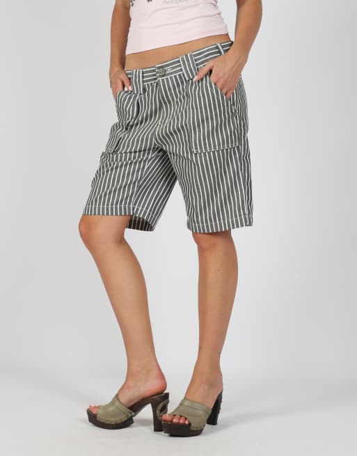 Vintage A-Style M woven shorts in charcoal grey, 2 of 4