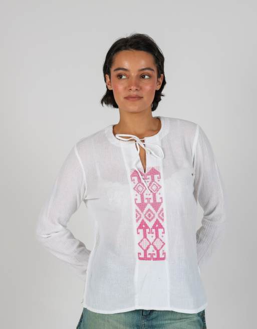 Vintage Blue Collection L long sleeve top in white, 1 of 4