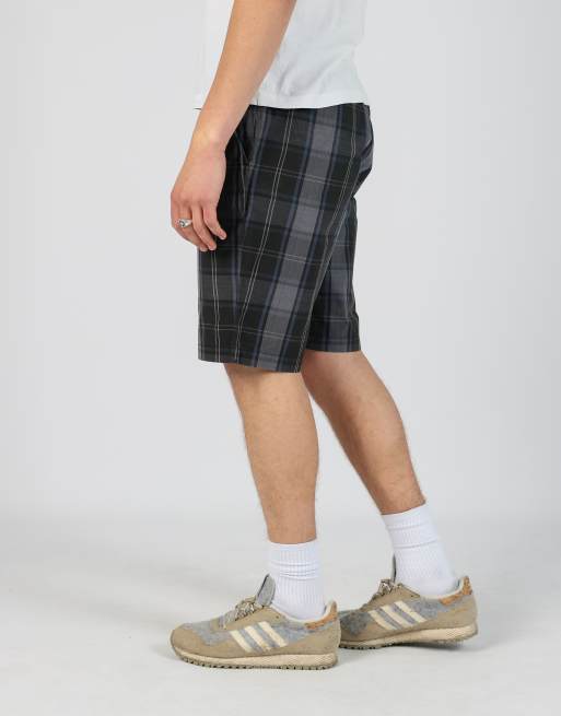 Vintage Calvin Klein 36x31 canvas cargo shorts in black
