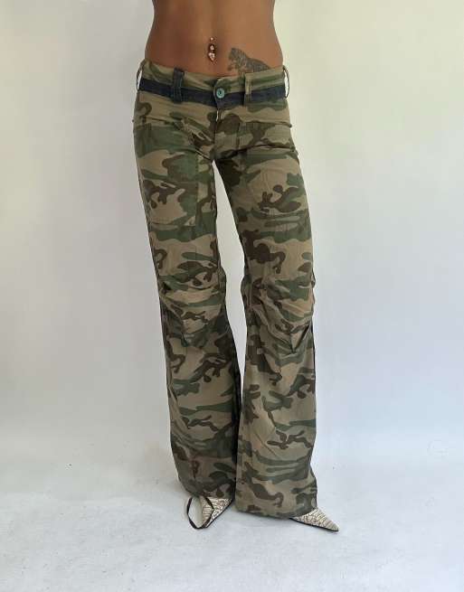 Vintage camo print trousers in green