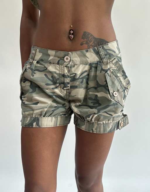 Vintage camo shorts in green, 1 of 5