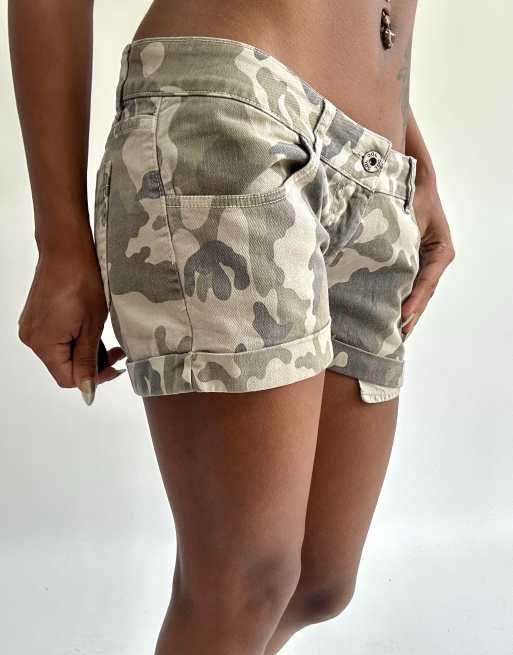Vintage cargo denim mini shorts in khaki, 3 of 4