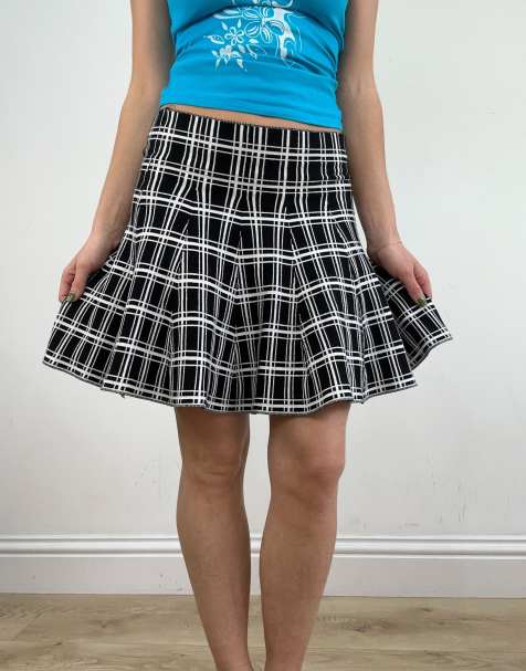 Vintage checkered flowy skirt in black - view 1
