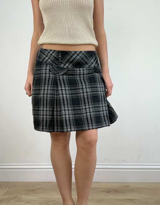 Vintage checkered skirt in black