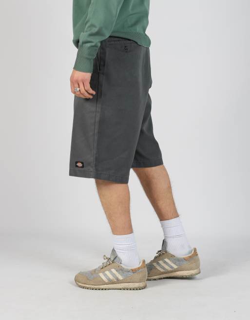 Vintage Dickies 34x20 canvas cargo shorts in charcoal grey, 2 of 4