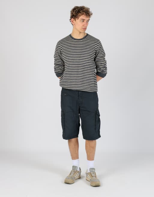 Vintage Diesel 36x23 canvas cargo shorts in black, 2 of 4