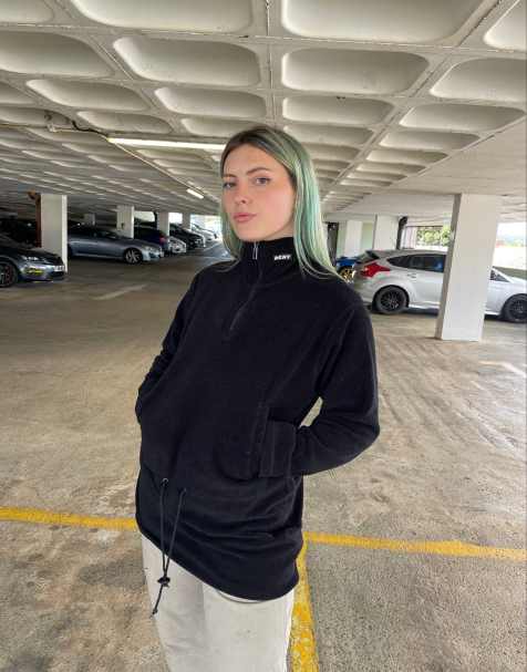 Vintage DKNY Size S 90s fleece sweatshirt in black - view 1