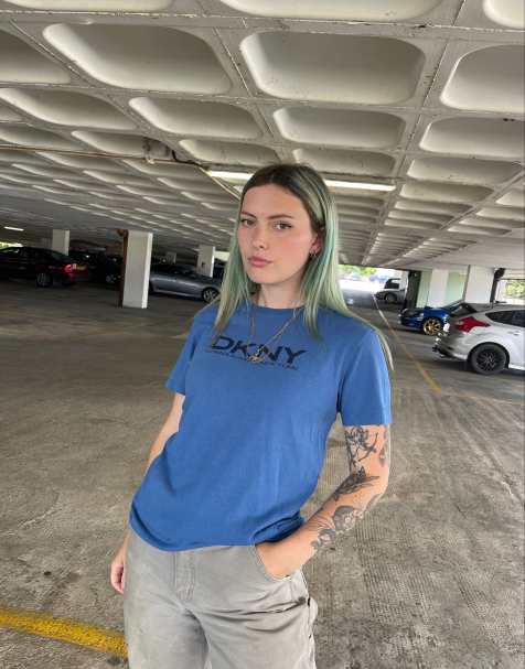Vintage DKNY Size XS 90s t-shirt in blue - view 1