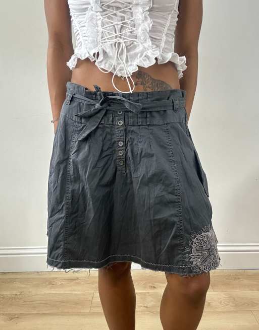 Vintage drawstring midi skirt with pattern in grey