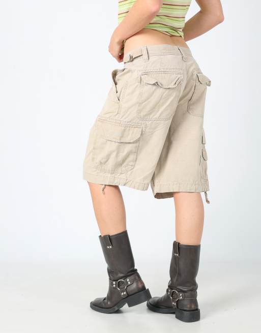 Vintage Eddie Bauer 32x21 canvas cargo shorts in tan