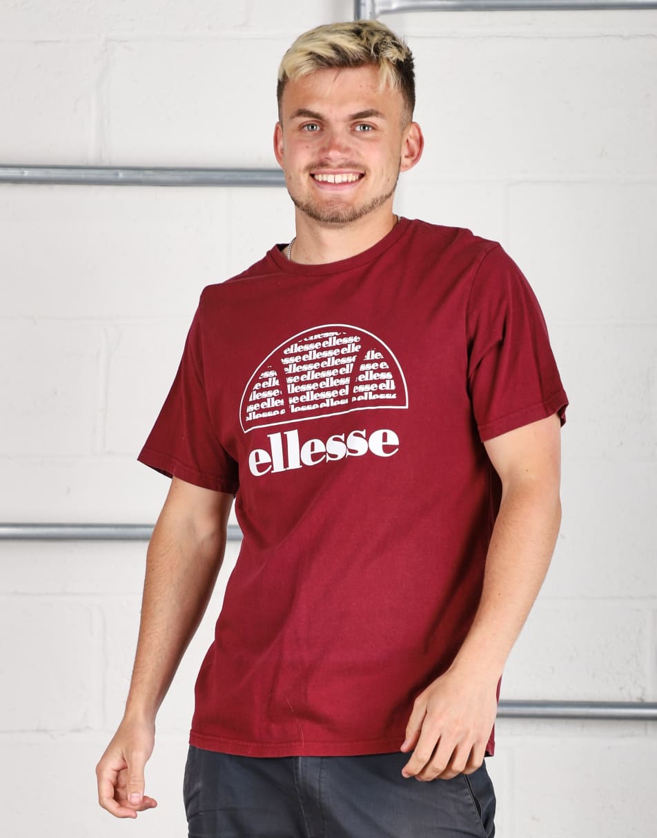 Vintage Ellesse Size L short sleeve t-shirt in burgundy