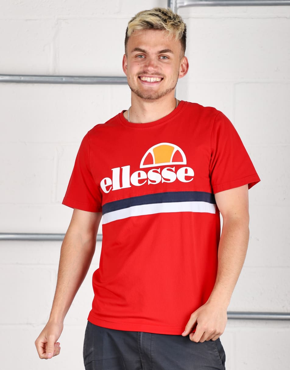 Vintage Ellesse Size L short sleeve t-shirt in red