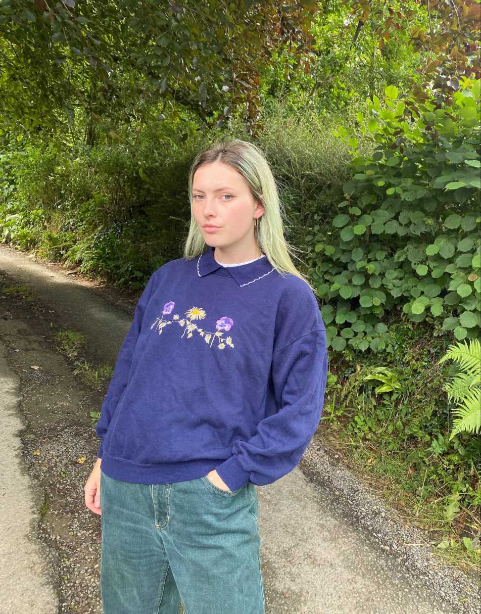 Vintage Floral Cottage Flowers size S Emboridered Sweatshirt In Blue