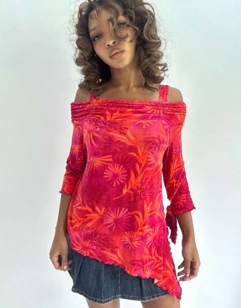 Vintage floral long sleeve top in red - view 1