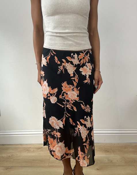 Vintage floral style midi skirt in black - view 1
