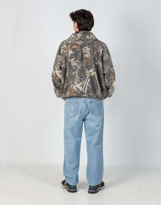 Vintage Guess 36x30 denim jeans in light blue, 3 of 4
