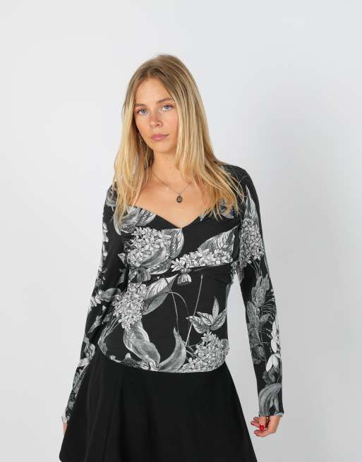 Vintage GUESS Jeans S long sleeve top in black, 1 of 4