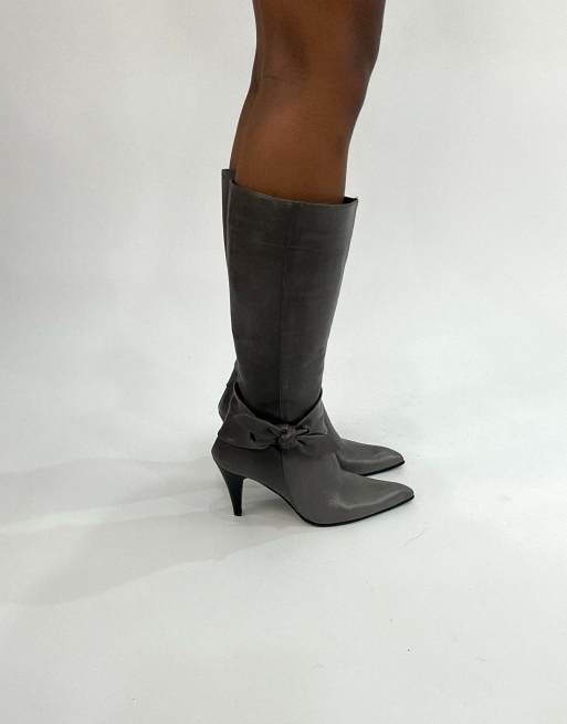 Vintage heeled knee boots in grey, 2 of 4