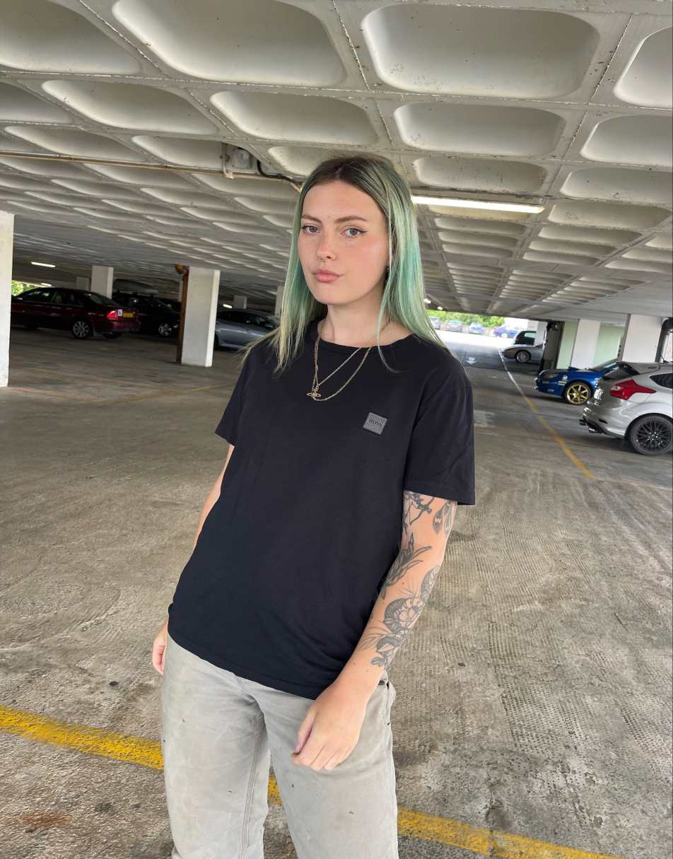 Vintage Hugo Boss Size M 90s t-shirt in black