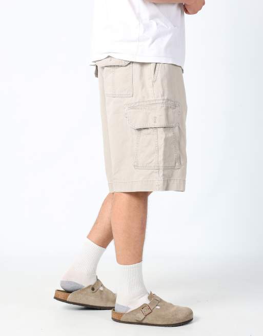 Vintage Izod 36x27 canvas cargo shorts in beige, 2 of 4
