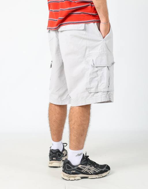 Vintage IZOD 42x23 canvas cargo shorts in ivory