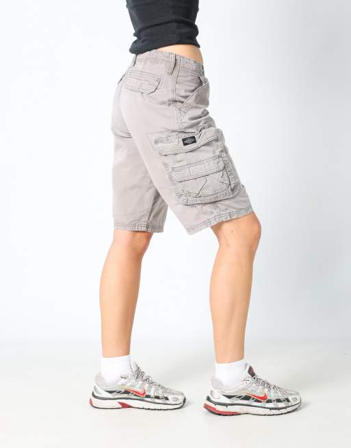 Vintage Lee 28x21 canvas cargo shorts in light grey, 2 of 4