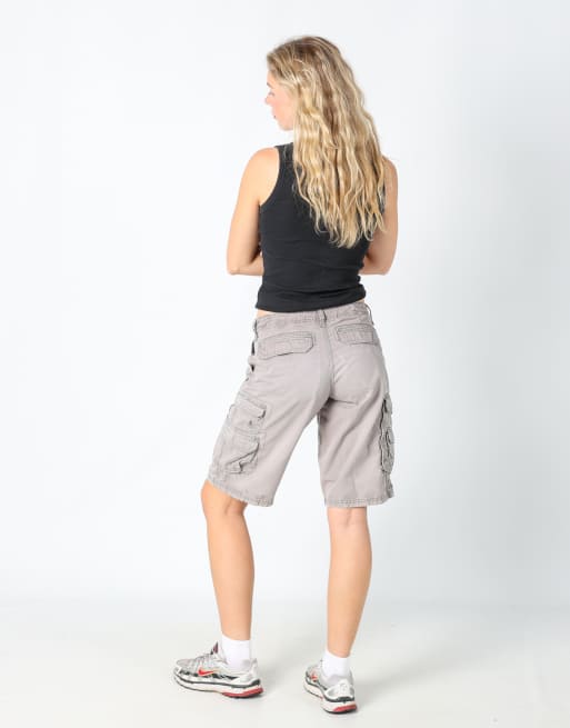 Vintage Lee 28x21 canvas cargo shorts in light grey, 3 of 4