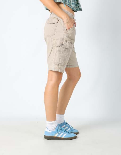 Vintage Lee 30x19 canvas cargo shorts in beige, 2 of 4
