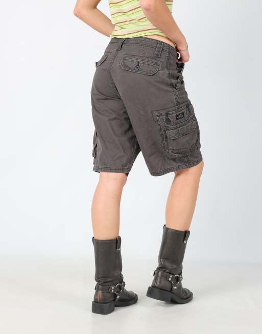 Vintage Lee 30x21 canvas cargo shorts in charcoal grey, 2 of 4