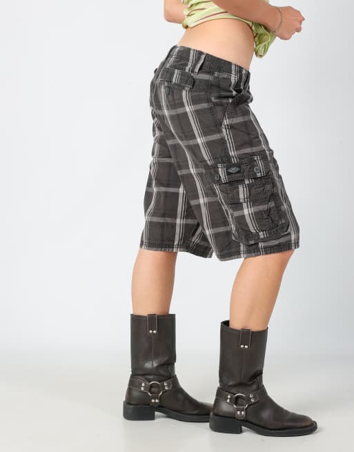 Vintage Lee 32x21 canvas cargo shorts in black