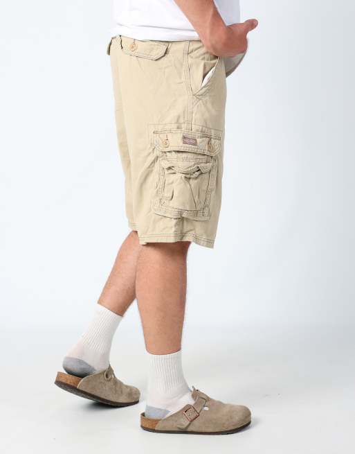 Vintage Lee 32x31 canvas cargo shorts in tan