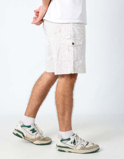 Vintage Lee 34x20 canvas cargo shorts in ivory