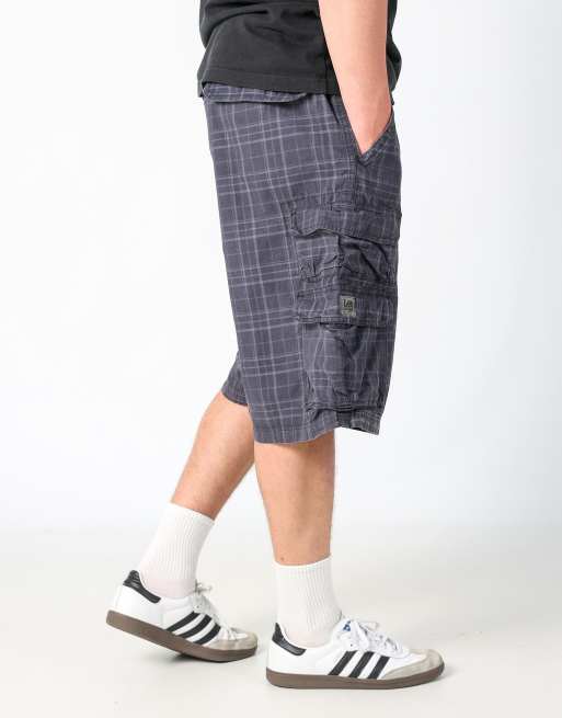 Vintage Lee 36x30 canvas cargo shorts in black