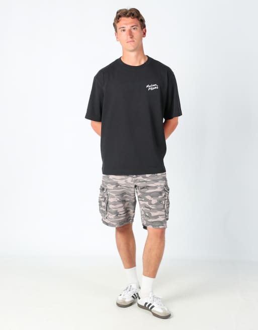 Vintage Lee camo 33x22 canvas cargo shorts in tan