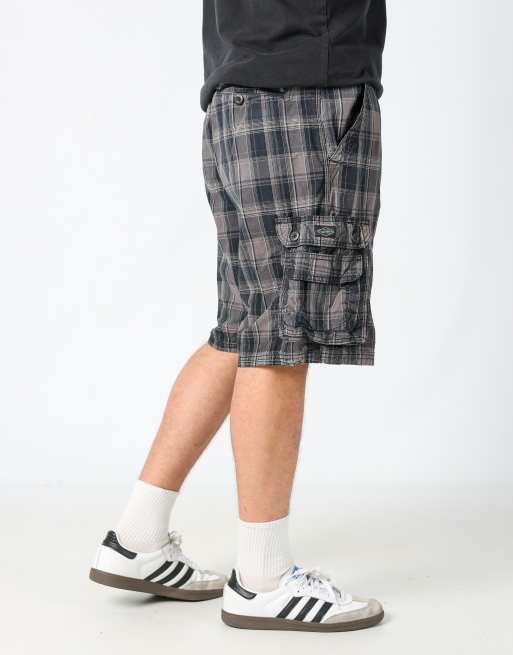 Vintage Lee checkered 32x28 canvas cargo shorts in black