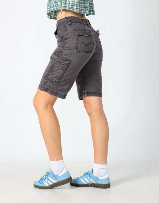 Vintage Levi's 27x20 canvas cargo shorts in charcoal grey